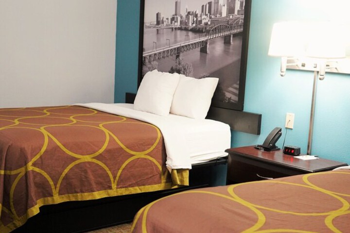 Super 8 by Wyndham Grove City