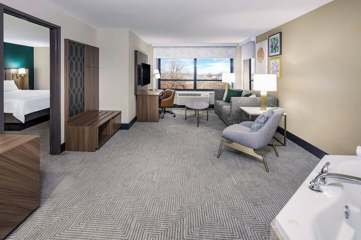 Holiday Inn Quincy East by IHG