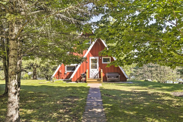 A-frame Cabin w / Private Boat Dock!