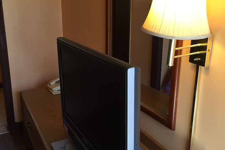 Room 6 of 16