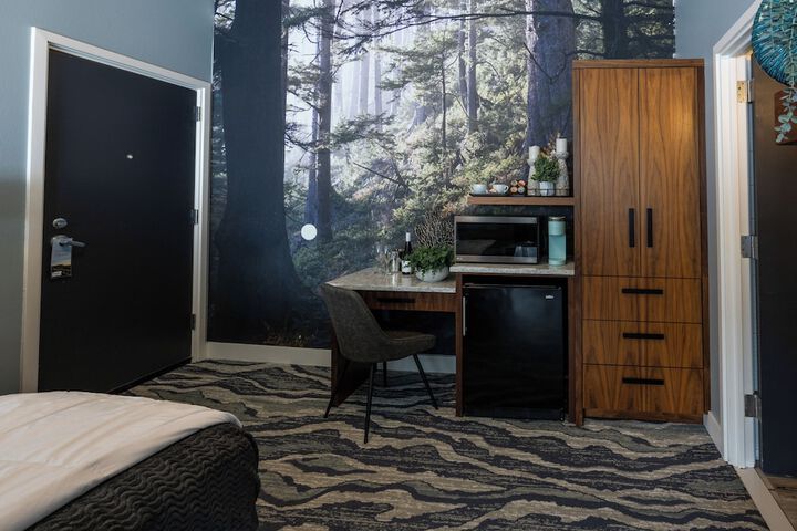 Room 40 of 176