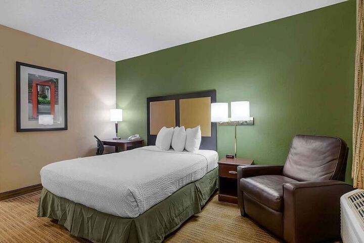 Room 7 of 9