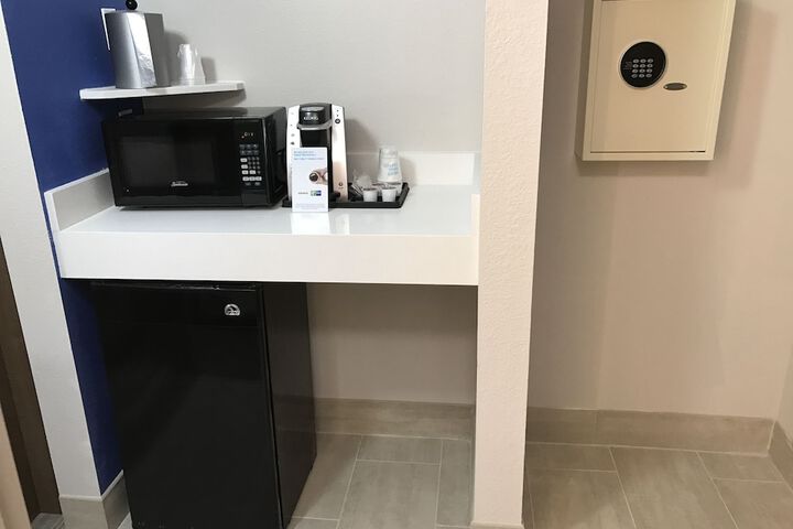 Room 10 of 38