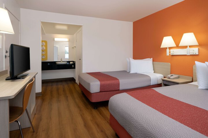 Room 12 of 24