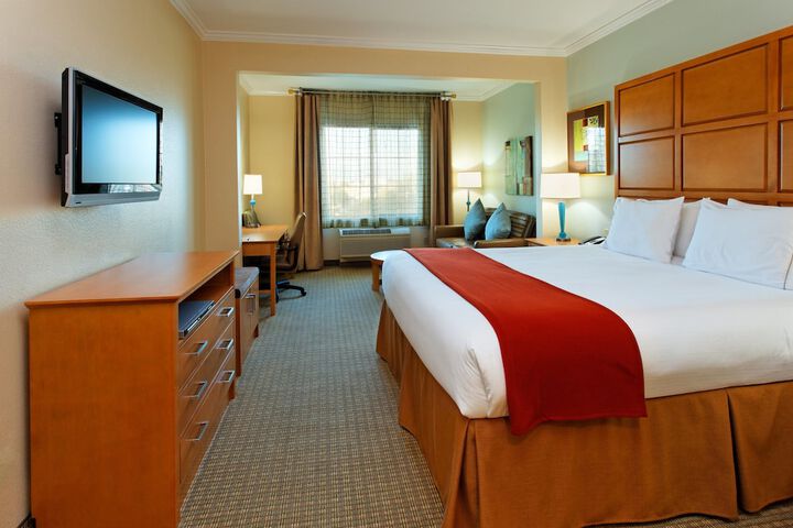 Holiday Inn Express & Suites Santa Clara-Silicon Valley by IHG