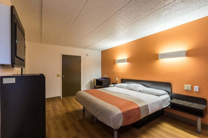 Room 28 of 40