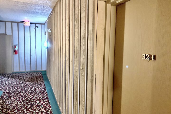 Room 94 of 334
