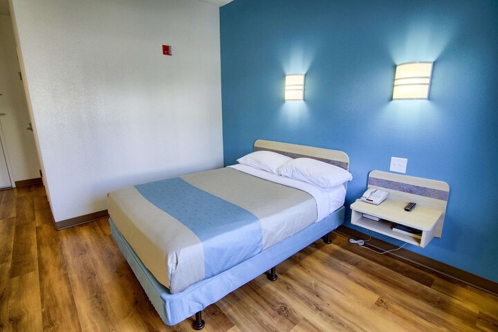 Room 30 of 40