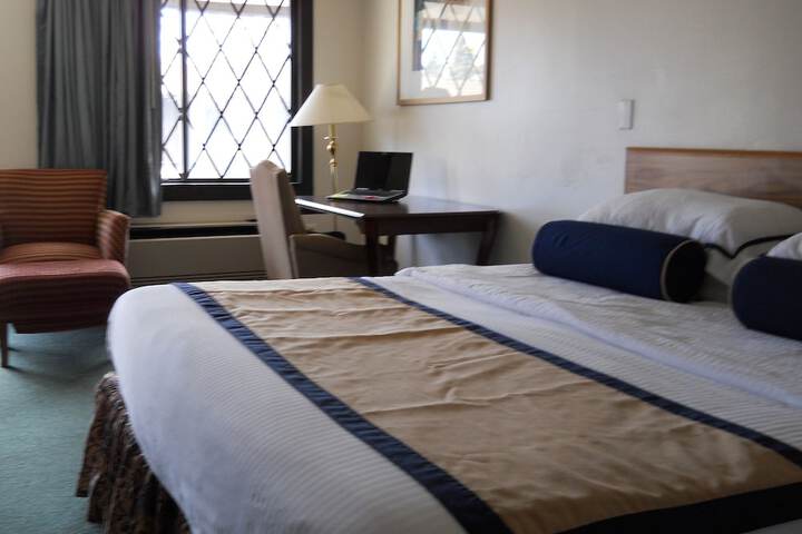 Room 8 of 33