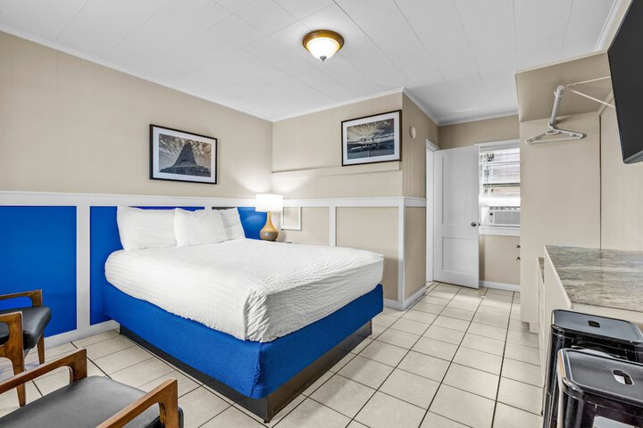 Dolphin Oceanfront Motel