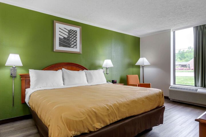 Room 25 of 28