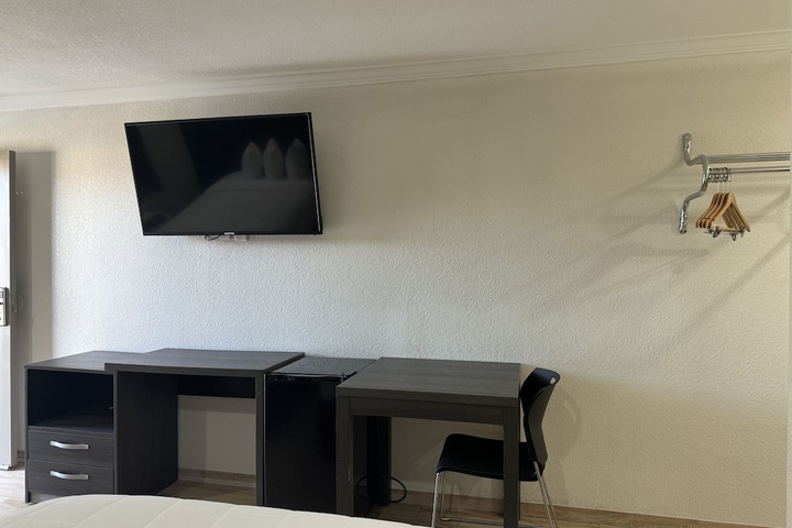 Room 13 of 20