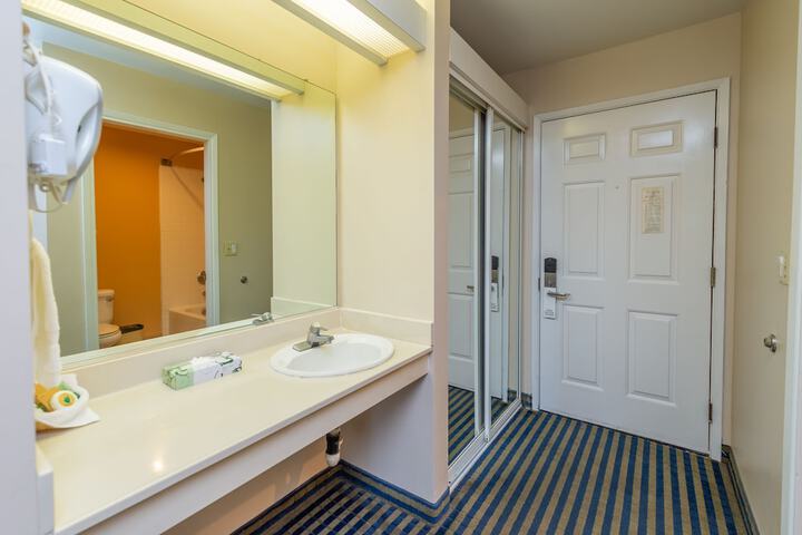 Room 15 of 38