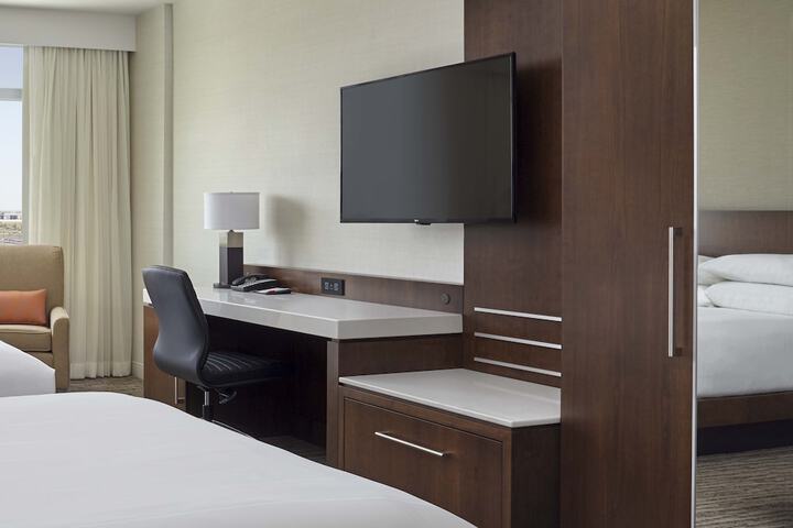 Calgary Airport Marriott In-Terminal Hotel