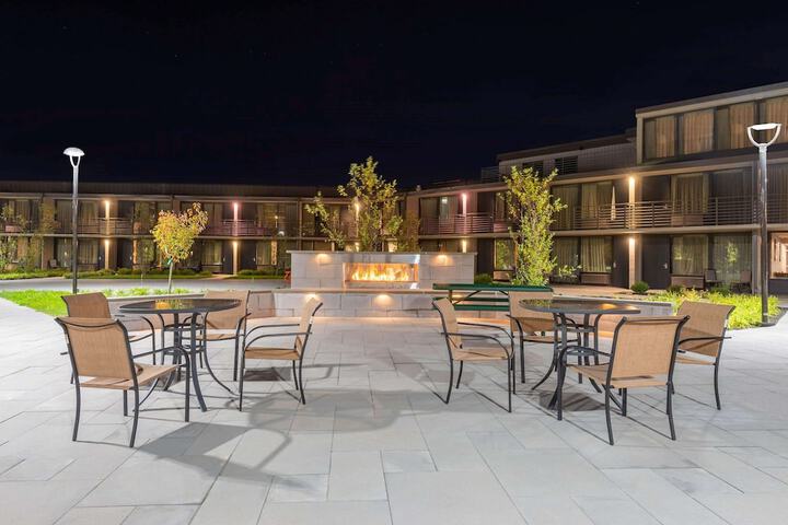 Hotel Exterior 94 of 104