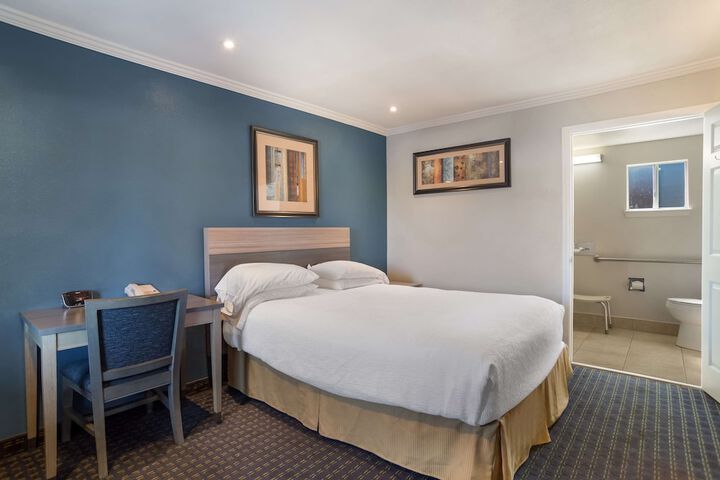 Room 10 of 24