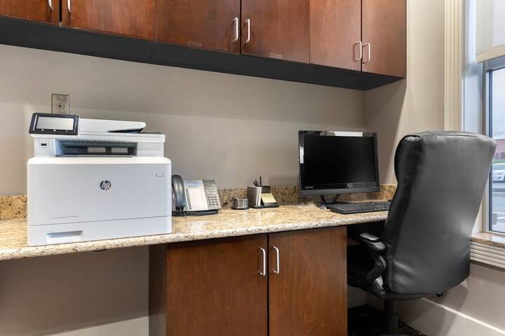 Business Center 45 of 47