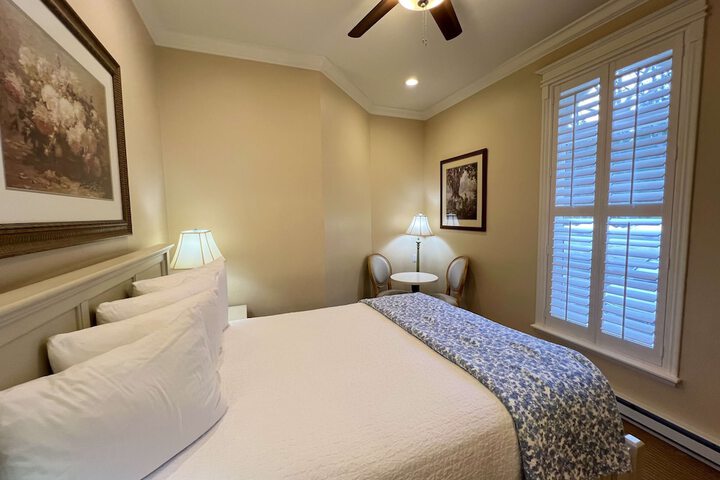 Room 34 of 46