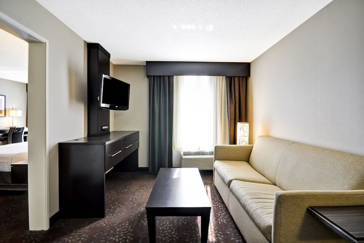 Holiday Inn Express Romulus / Detroit Airport by IHG