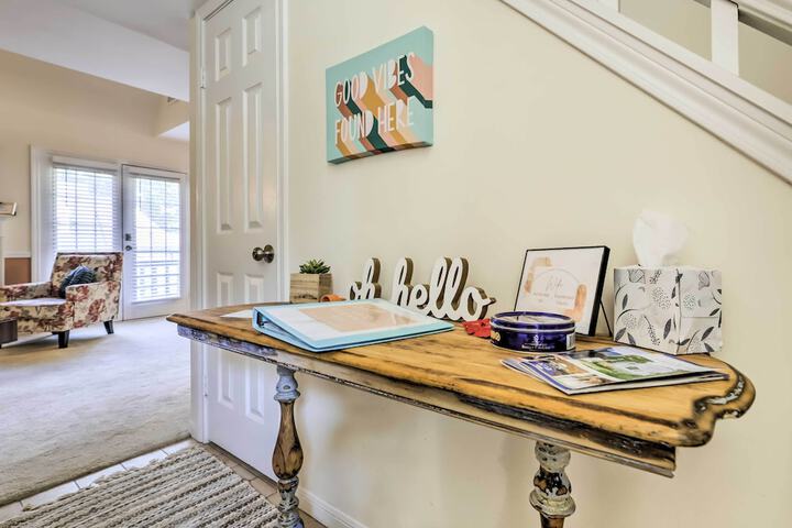Lovely Norwich Villa on Golf Course w / Amenities!