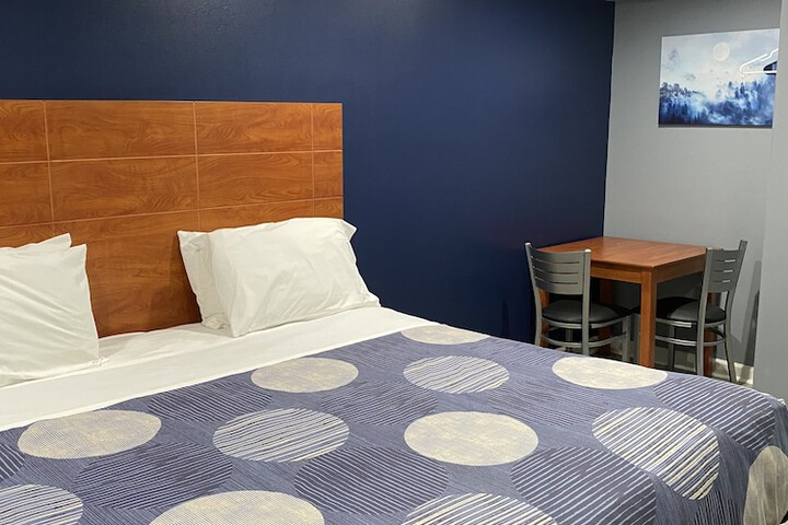 Room 16 of 34