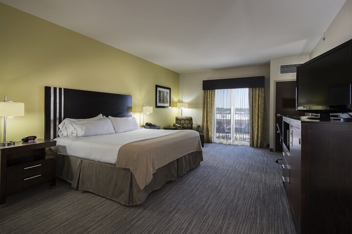 Room 10 of 40
