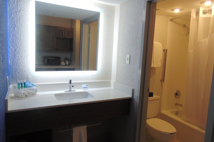 Room 34 of 84