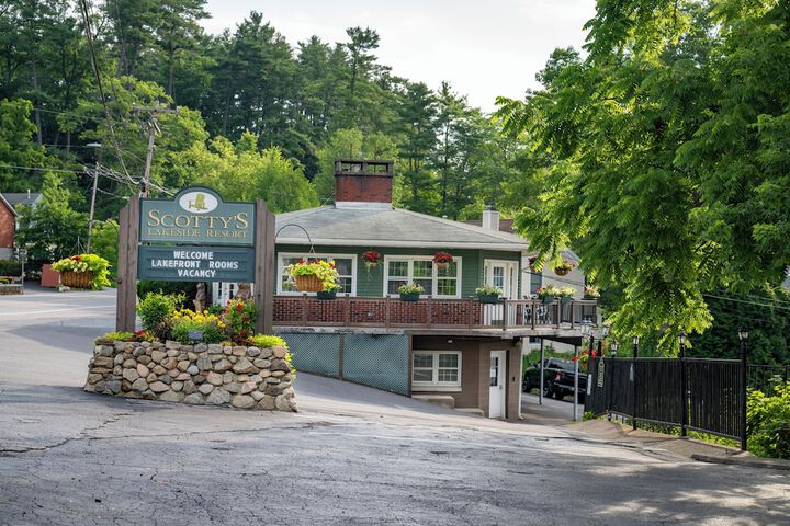 Scottys Lakeside Resort