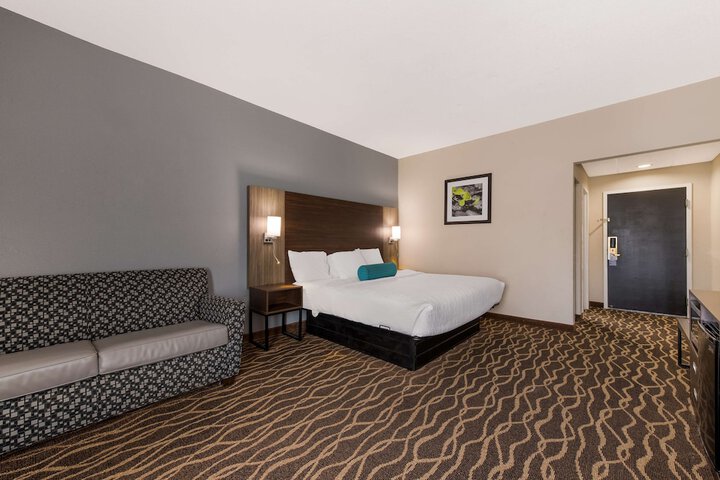 Room 7 of 27