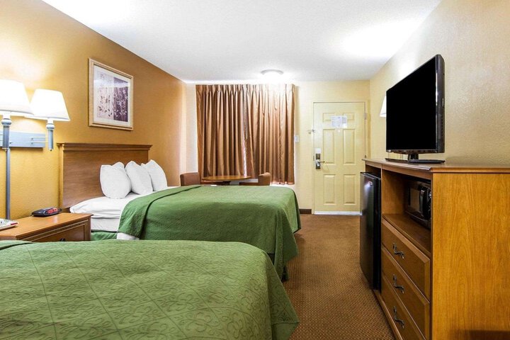 Room 26 of 65