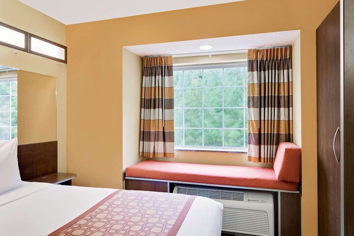 Room 11 of 15