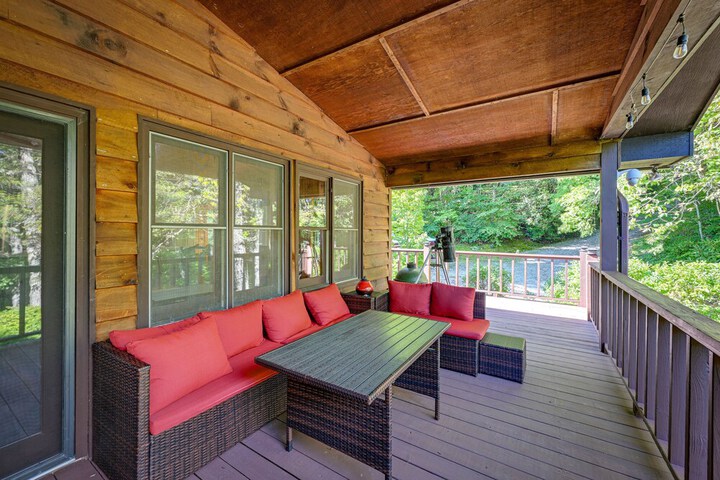 Cullowhee Mountain Retreat w / Deck and Fire Pit!