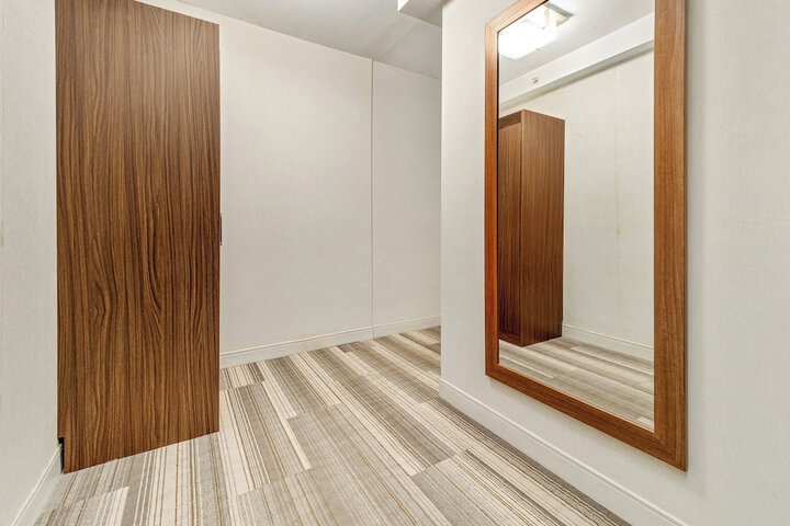 Room 100 of 348