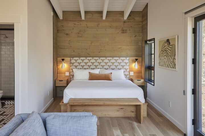 Woodstock Way Hotel