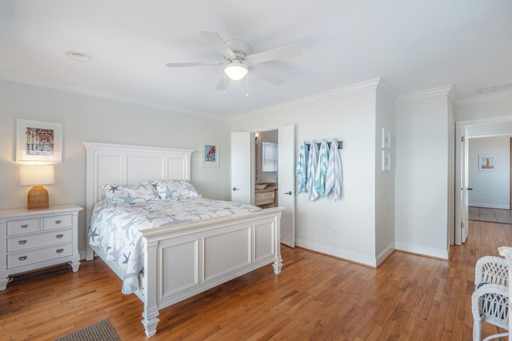 Surfside Cottage by Topsail Realty