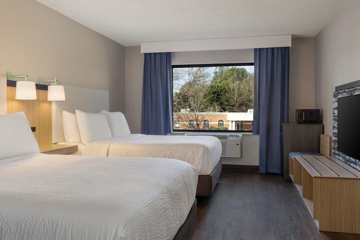 Lake Norman Inn and Suites