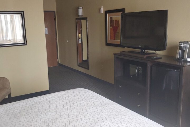 Room 10 of 12
