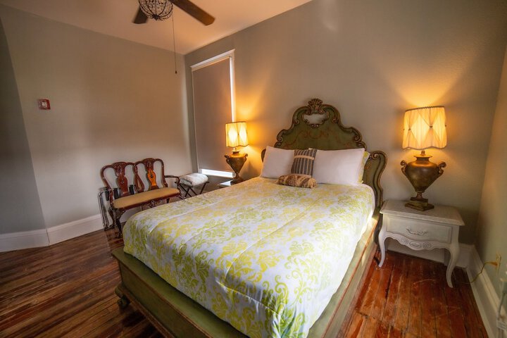 Oaak Tree Hotel