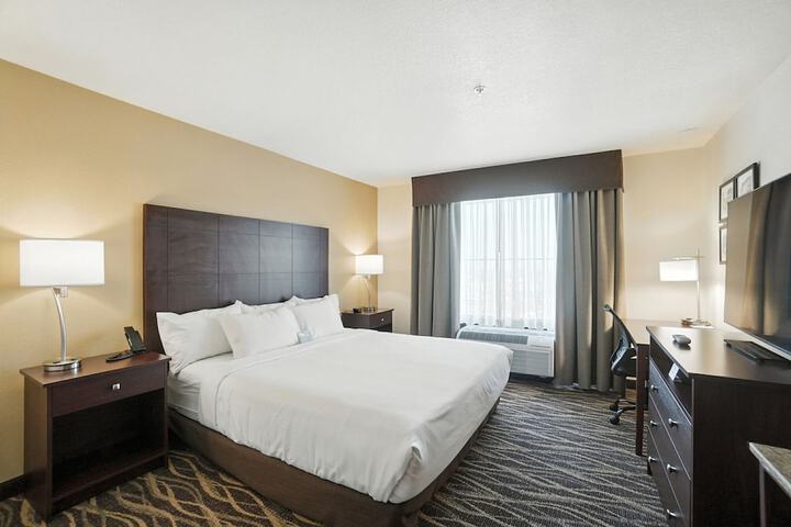 Cobblestone Hotel & Suites-Bellefontaine