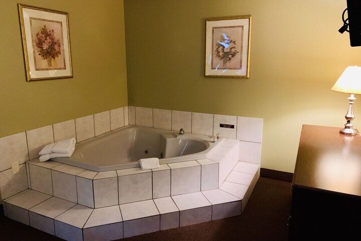 Hot Tub 41 of 42