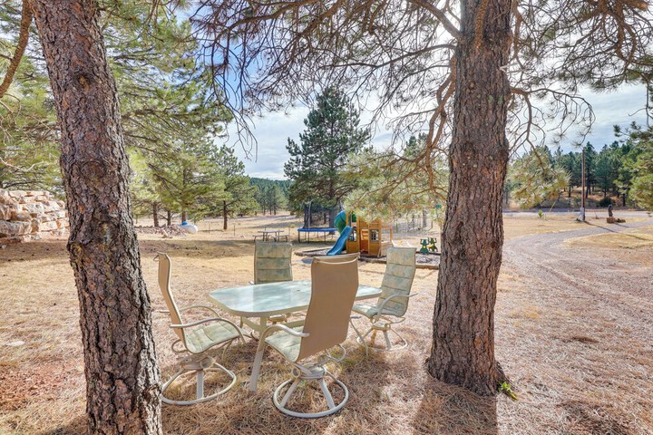 Tiny Cabin w / Outdoor Dining Area - Near Keystone!