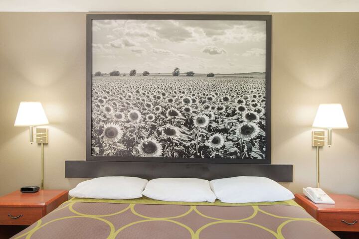 Room 6 of 17