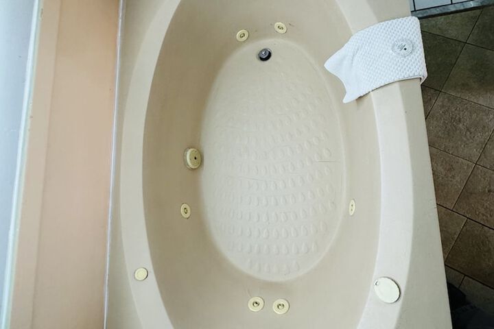 Hot Tub 43 of 52