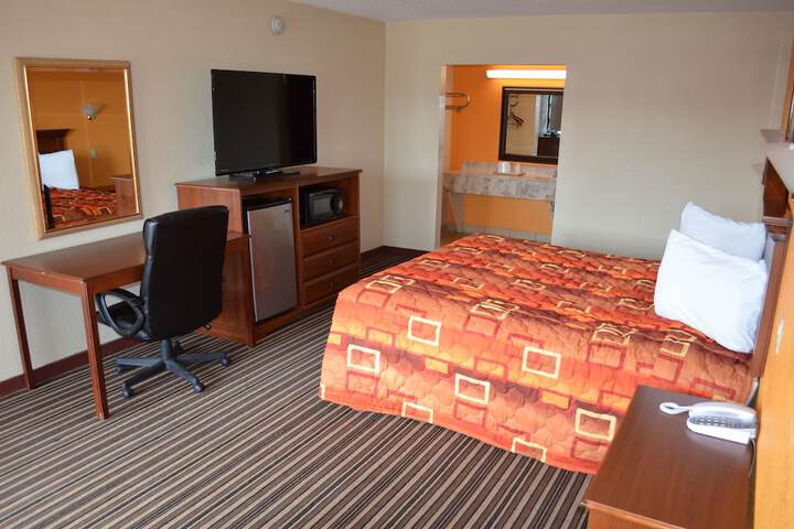 Room 6 of 16