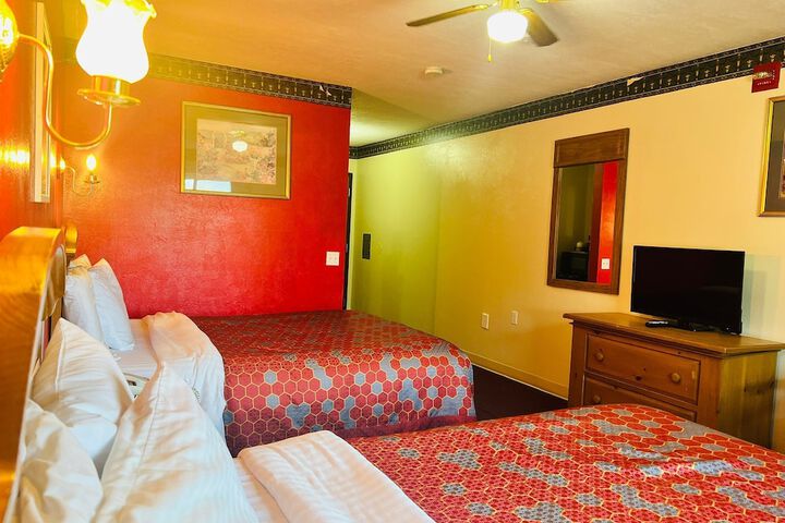 Villa Inn Motel Near Hwy 12 WI Capital O