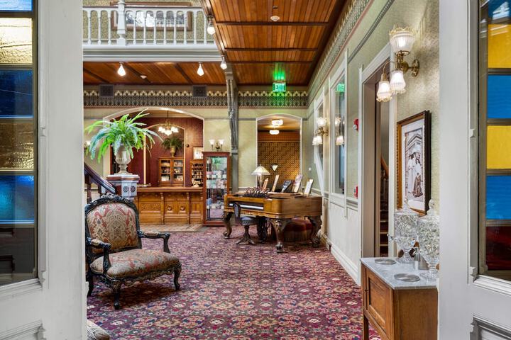 Hotel Interior 22 of 128