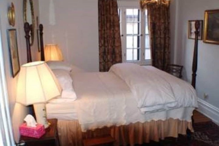 Room 10 of 28