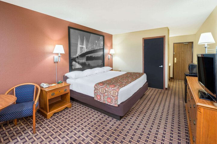 Room 7 of 17