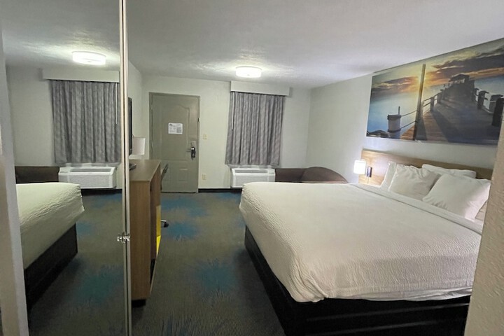 Room 35 of 47