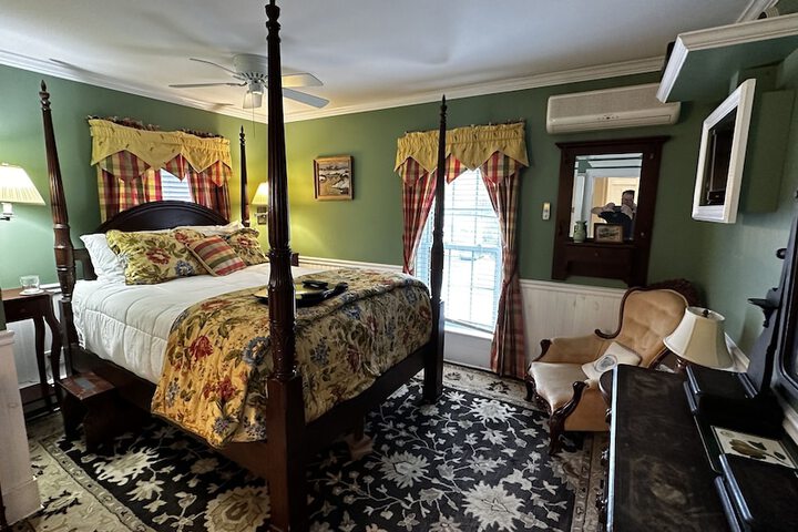 Room 61 of 200